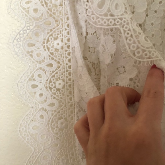 NWT Adorable lace blouse - Picture 2 of 4